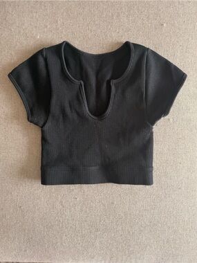 Gilly Hicks Black Ribbed Short Sleeve Crop Tee